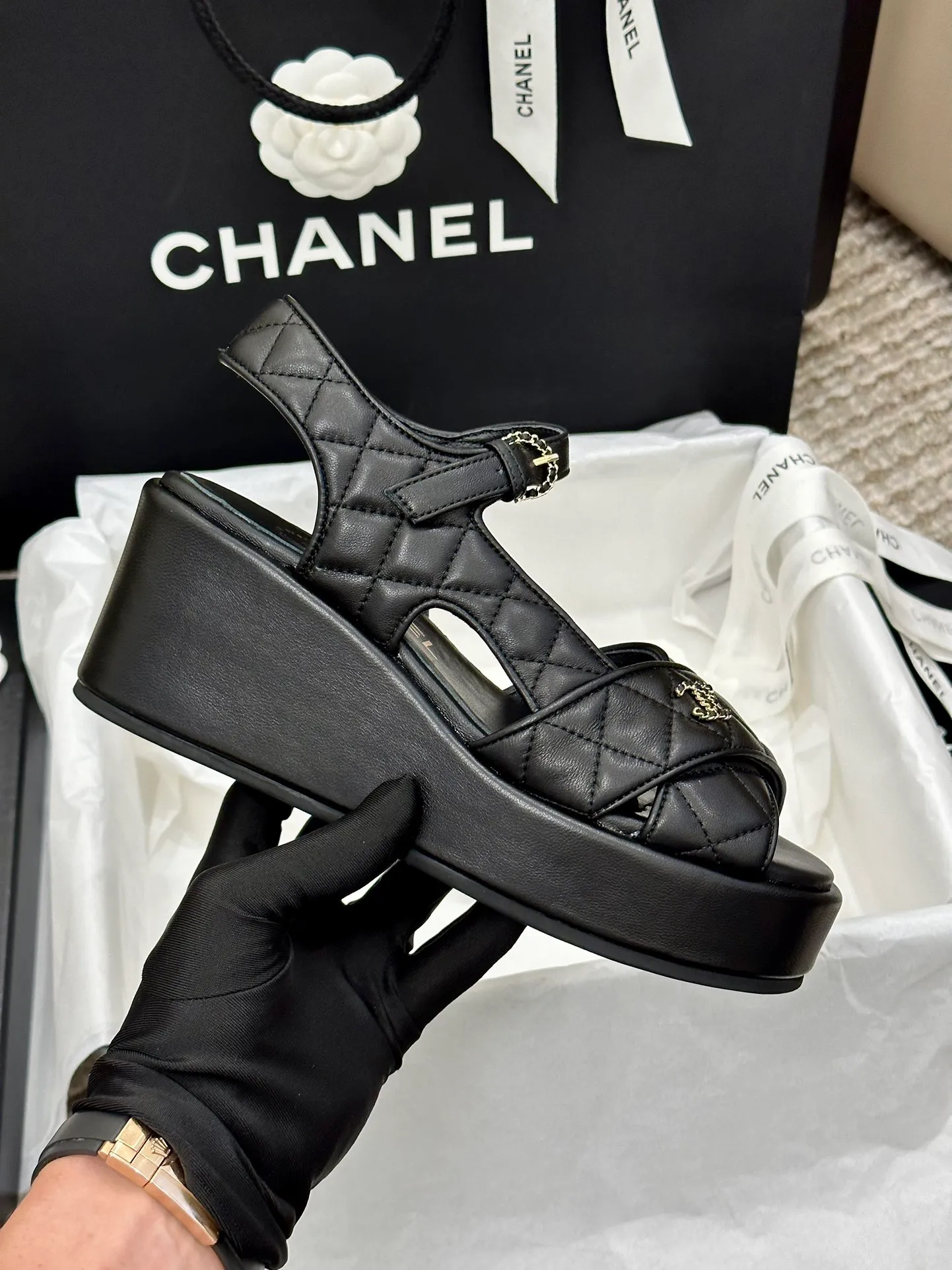 👟👟Ex-factory price 480👟👟 CHANEL C Jia Xiaoxiang 23ss new wedge heel open toe high heel sandals. Top counter quality. The moment you put it on your feet, it is still super stunning. 🔥All materials are customized according to the original version! Upper: imported first-layer calfskin/imported fragrant cloth/ lining: imported sheepskin, foot pad: sheepskin sole: outsole imported from Italy Size number: 34-40